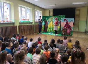Teatrzyk "Lekcja dobroci Jasia i Małgosi"