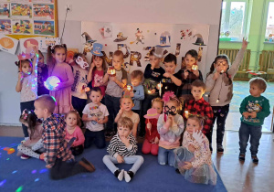 Zdjęcie dzieci z dwóch grup