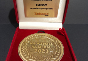 Medal najlepszego nauczyciela przedszkola.