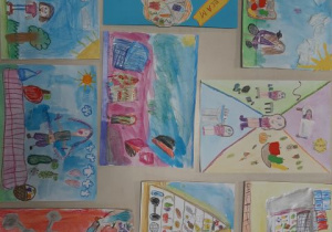 Galeria prac konkursowych. Na obrazkach pojawiły się m.in. warzywne pikniki, talerze pełne witamin, rodzinne spacery, jazda na rowerze oraz scenki przedstawiające zdrowe zakupy.