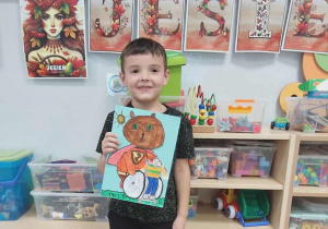 Dziecko z pracą konkursową