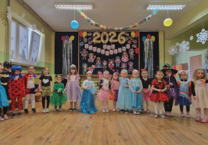 Dziewczynki w przebraniach