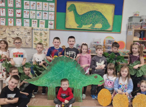 Prehistoryczny świat z dinozaurami