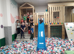 Dzień Kobiet w sali zabawa Poddębajka