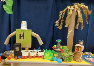 Wystawa wykonanych eko zabawek.