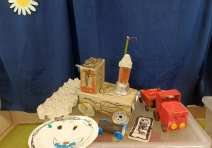 Wystawa wykonanych eko zabawek.