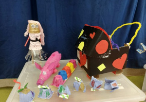 Wystawa wykonanych eko zabawek.